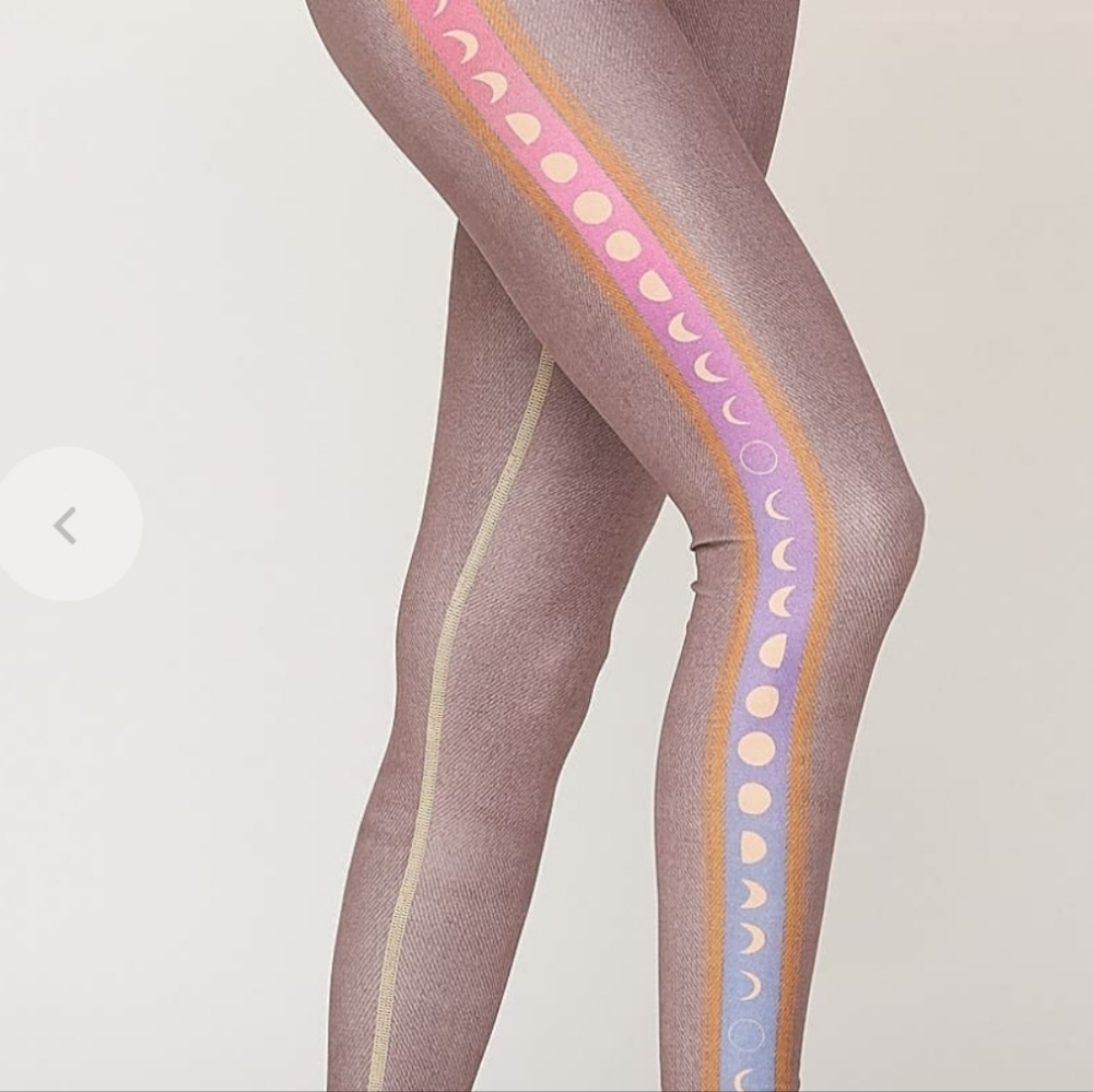 Teeki Hot Pants Rainbow Moon Yoga Exercise Workout Legging Small
